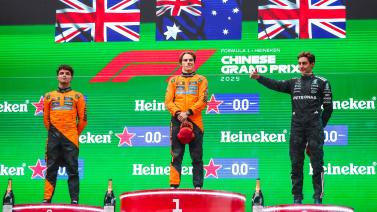 他们通过素 他们通过素